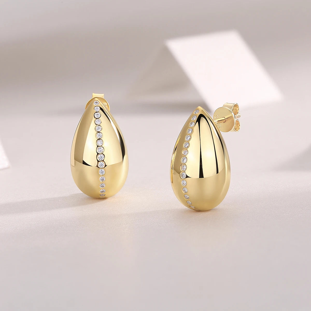 JIUZUAN 18K Gold Plated Teardrop Stud Earrings Sterling Silver Moissanite