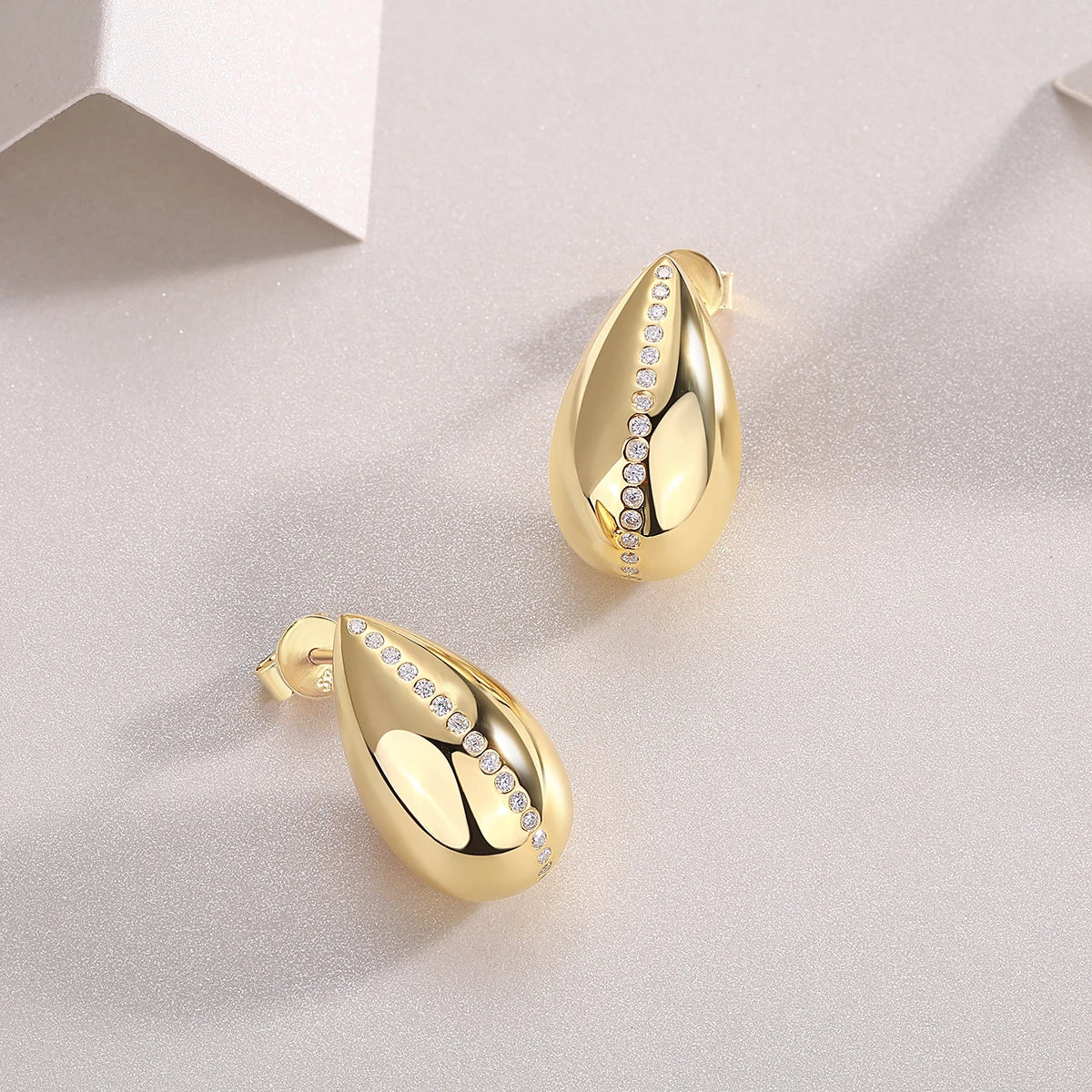 JIUZUAN 18K Gold Plated Teardrop Stud Earrings Sterling Silver Moissanite