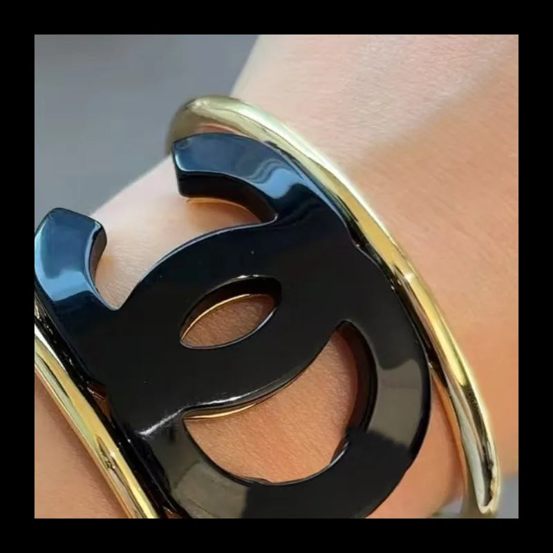 Popular High Version C Home Xiaoxiang Opening Bracelet Acrylic Wide Version Bracelet