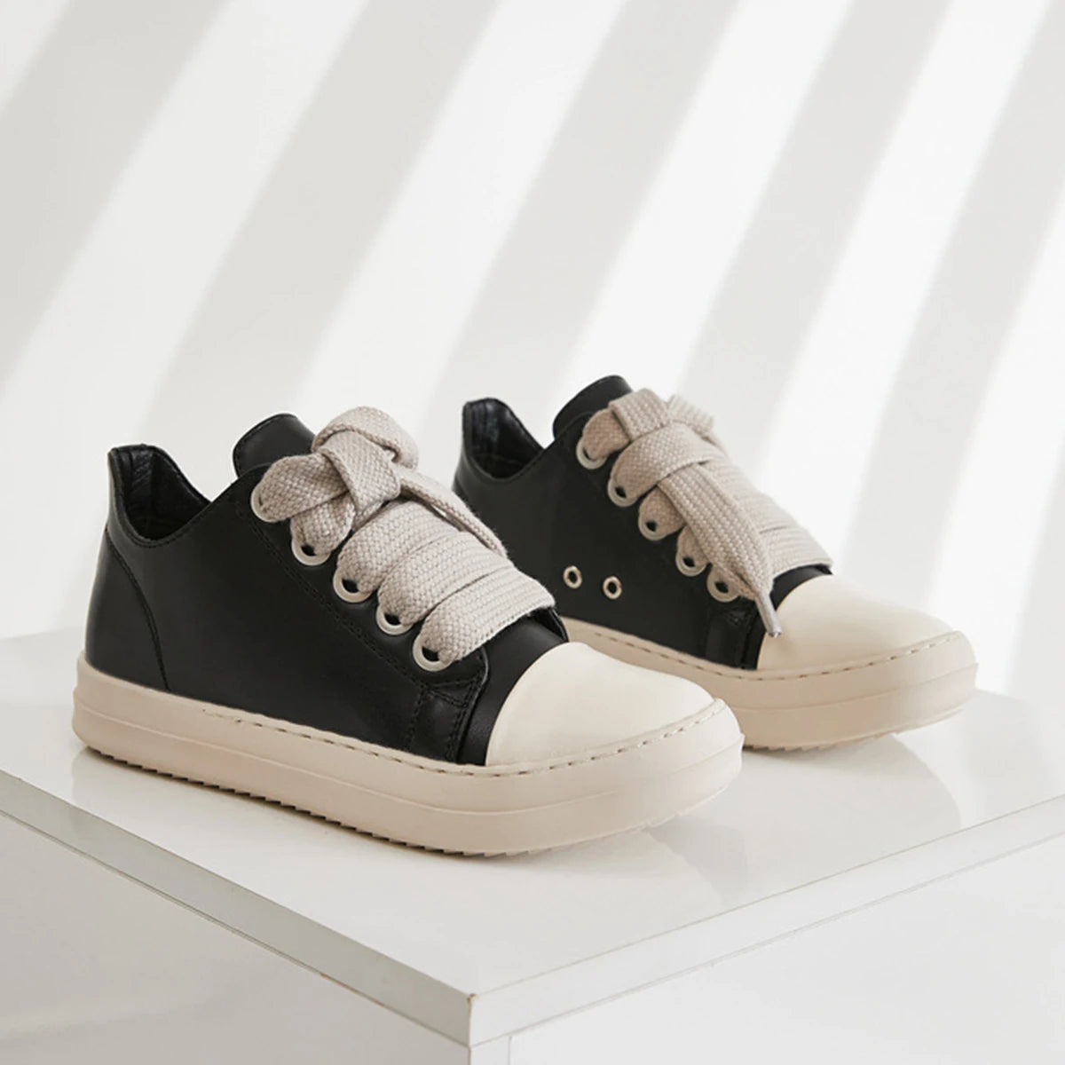Men Casual Shoes Low Cut Flat Bottom Minimalist College Style Everyday Comfort Sneakers